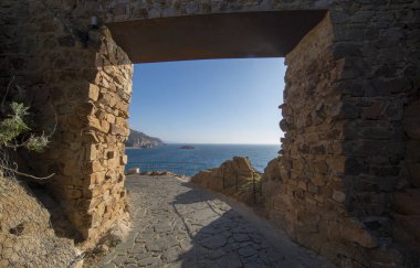 Costa Brava üzerinde Tossa de Mar güzel köy