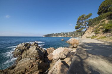 Yuvarlak yolu ile dere llorell, Tossa de mar