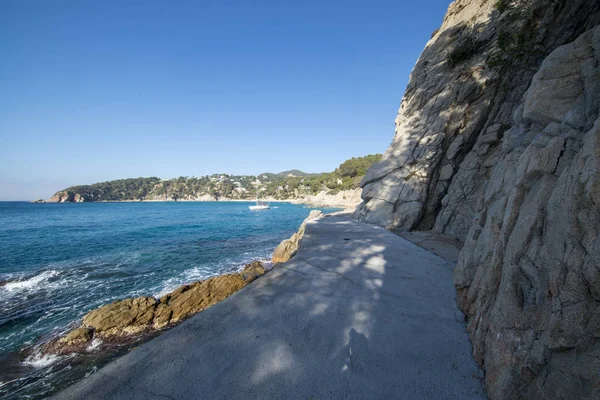 El arroyo llorell por el camino de ronda, Tossa de mar — Foto de Stock