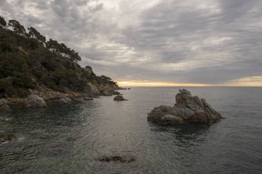 Cala dels gün doğumunda lloret de mar frales
