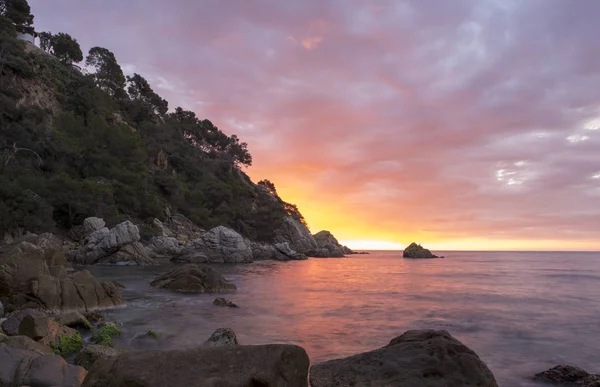 Cala dels gün doğumunda lloret de mar frales — Stok fotoğraf