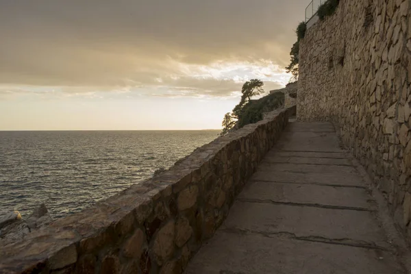 Puesta de sol en el sendero Ronda de Lloret de Mar — Foto de Stock