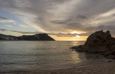Gün doğumunda Lloret de Mar Fenals plaj
