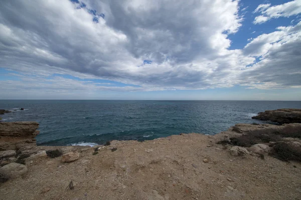 Море в Калафате на залитом водой побережье Таррагоны — стоковое фото
