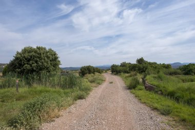 Sierra de Gudar dağları arasındaki kırsal yol, Valbona
