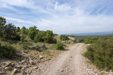 Sierra de Gudar dağları arasındaki kırsal yol, Valbona