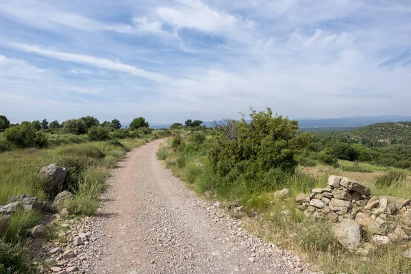 Camino rural entre montañas de la Sierra de Gudar, Valbona — Foto de Stock