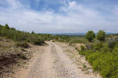 Sierra de Gudar dağları arasındaki kırsal yol, Valbona