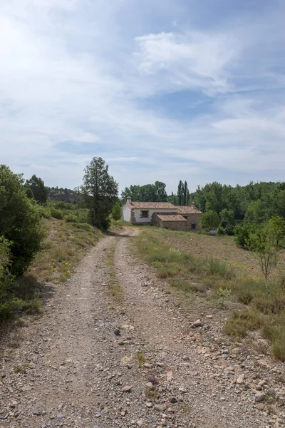 Estrada rural entre montanhas da Serra de Gudar, Valbona — Fotografia de Stock