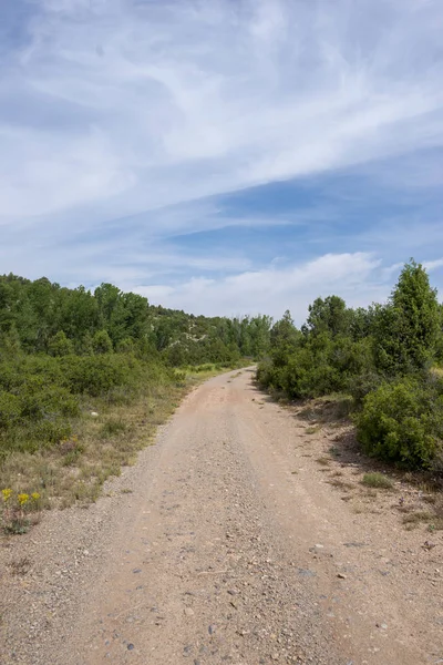 Camino rural entre montañas de la Sierra de Gudar, Valbona — Foto de Stock