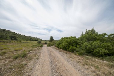 Sierra de Gudar dağları arasındaki kırsal yol, Valbona
