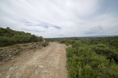 Sierra de Gudar dağları arasındaki kırsal yol, Valbona