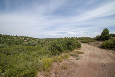 Sierra de Gudar dağları arasındaki kırsal yol, Valbona