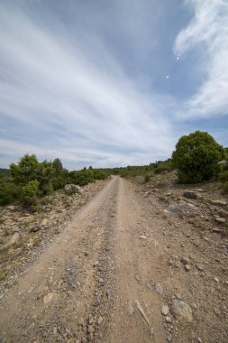 Sierra de Gudar dağları arasındaki kırsal yol, Valbona