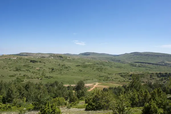 Гори Вальдельінарес на день літа — стокове фото