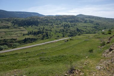 Valdelinares dağlar yaz güneşli bir gün