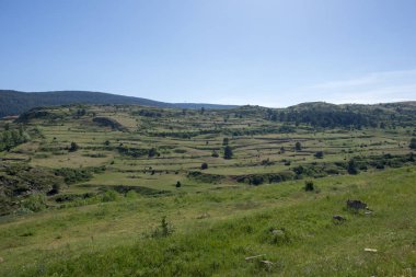 Valdelinares dağlar yaz güneşli bir gün