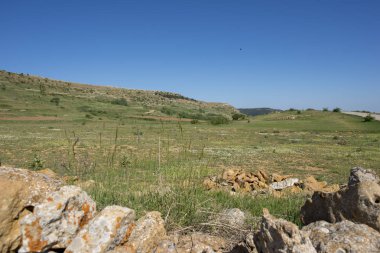 Valdelinares dağlar yaz güneşli bir gün