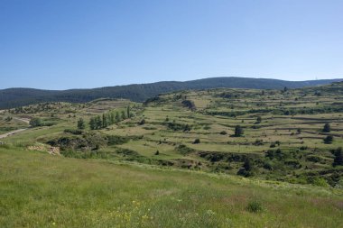 Valdelinares dağlar yaz güneşli bir gün