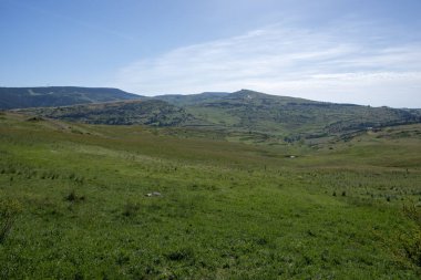Valdelinares dağlar yaz güneşli bir gün