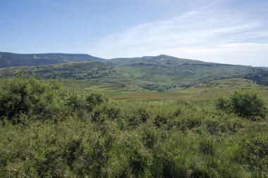 Valdelinares dağlar yaz güneşli bir gün