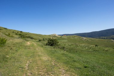 Valdelinares dağlar yaz güneşli bir gün
