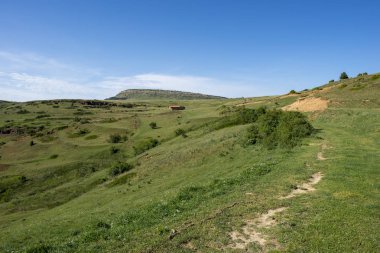Valdelinares dağlar yaz güneşli bir gün