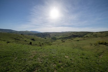 Valdelinares dağlar yaz güneşli bir gün