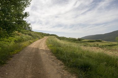 Valdelinares dağlar yaz güneşli bir gün