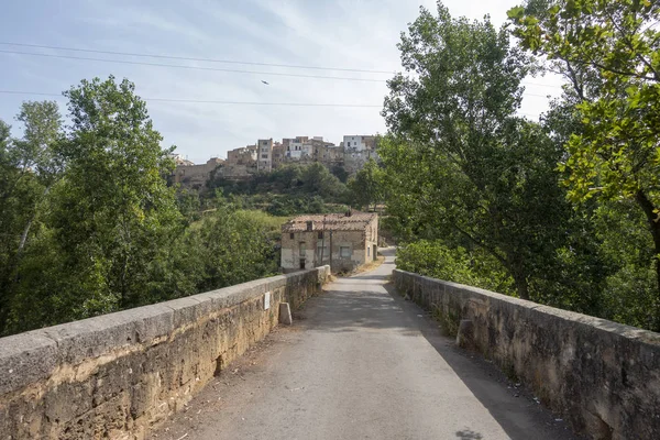 De August Road als het passeert de Senia — Stockfoto