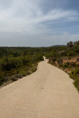 Senia dağlarında yol