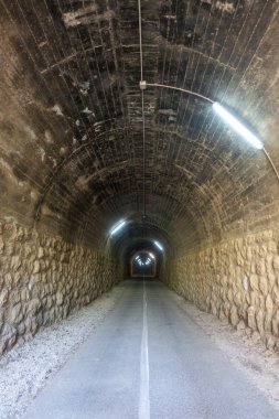 Tarragona Ebro yeşil yolda bir tünel