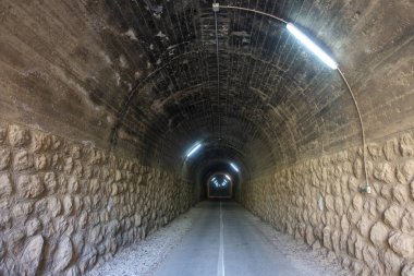 Tarragona Ebro yeşil yolda bir tünel