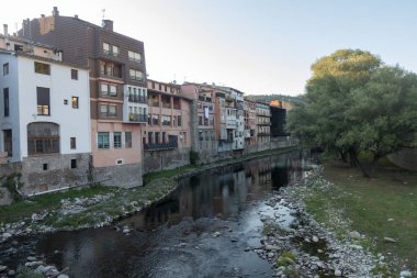 Girona'daki Ripoll kasabasının doğal çevresi