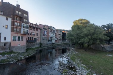 Girona'daki Ripoll kasabasının doğal çevresi