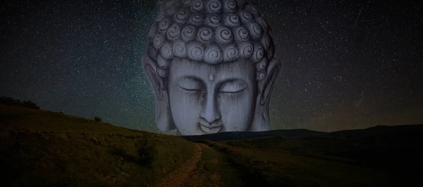 Ein Weg Zum Buddhismus Bei Der Sternenklaren Nacht Auf Dem — Stockfoto