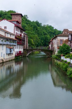 Güzel şehir San Juan de Pie de Puerto, Fransa