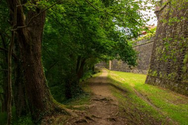 Güzel şehir San Juan de Pie de Puerto, Fransa
