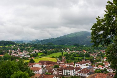 Güzel şehir San Juan de Pie de Puerto, Fransa
