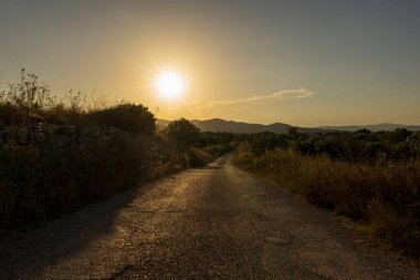 İspanya, San Mateu 'da günbatımında sakin bir manzara