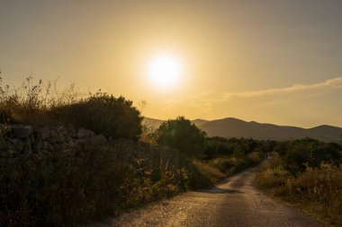 İspanya, San Mateu 'da günbatımında sakin bir manzara