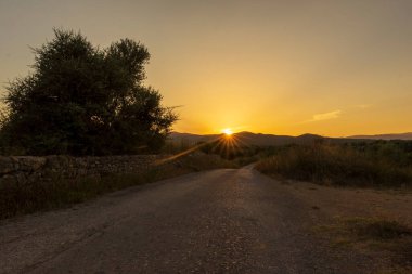 İspanya, San Mateu 'da günbatımında sakin bir manzara