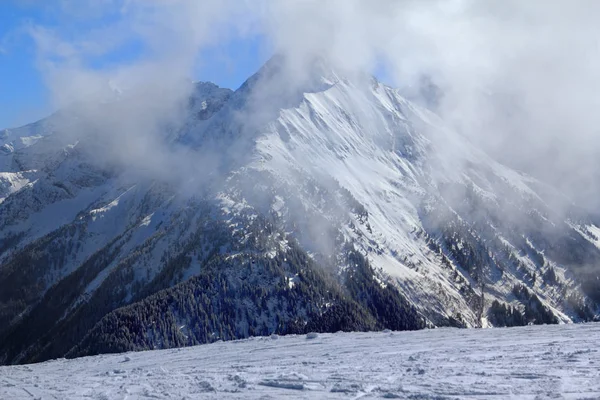 Berg Wolken — Stockfoto