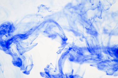 mavi beyaz arka plan üzerinde duman bulutları