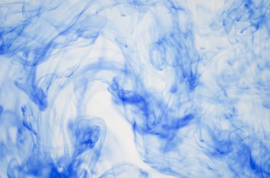 mavi beyaz arka plan üzerinde duman bulutları