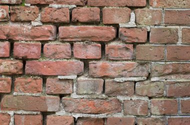 eski hasarlı tuğla duvar beton ile