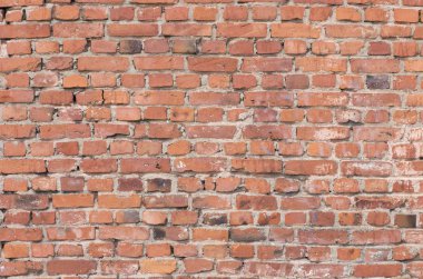 eski hasarlı tuğla duvar beton ile