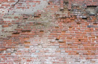 eski hasarlı tuğla duvar beton ile