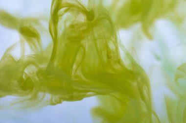 yeşil beyaz arka plan üzerinde duman bulutları