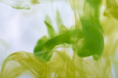 yeşil beyaz arka plan üzerinde duman bulutları